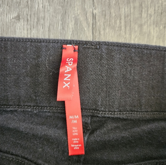 SPANX Flare Jeans Distressed bottoms Black Size Medium - Picture 8 of 9